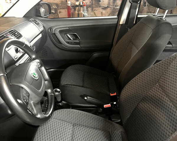 Черный Шкода Фабия, объемом двигателя 1.39 л и пробегом 169 тыс. км за 6500 $, фото 10 на Automoto.ua