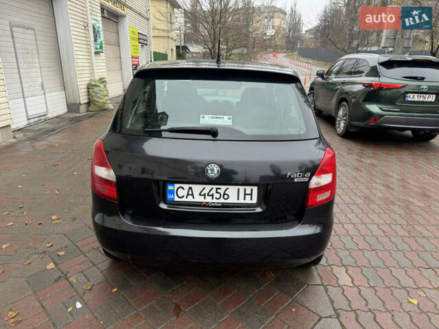 Черный Шкода Фабия, объемом двигателя 1.2 л и пробегом 266 тыс. км за 4400 $, фото 2 на Automoto.ua