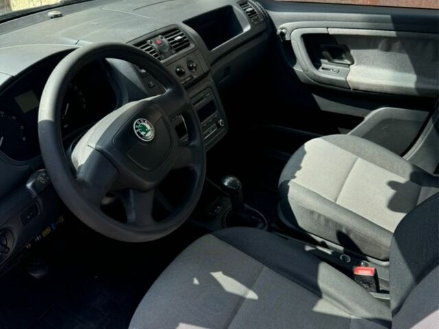 Черный Шкода Фабия, объемом двигателя 1.2 л и пробегом 266 тыс. км за 4400 $, фото 3 на Automoto.ua