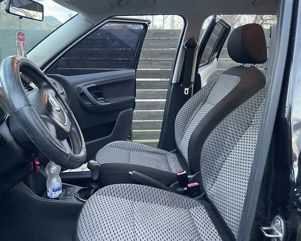 Черный Шкода Фабия, объемом двигателя 1.39 л и пробегом 224 тыс. км за 6300 $, фото 21 на Automoto.ua