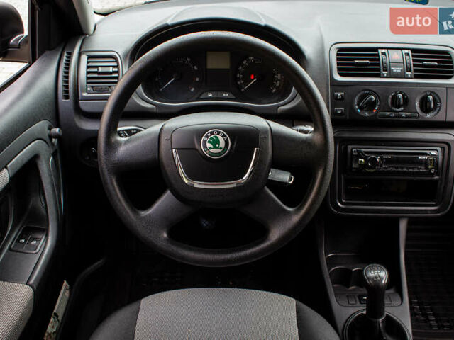 Черный Шкода Фабия, объемом двигателя 1.2 л и пробегом 144 тыс. км за 5300 $, фото 31 на Automoto.ua