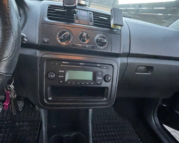 Черный Шкода Фабия, объемом двигателя 1.39 л и пробегом 224 тыс. км за 6300 $, фото 18 на Automoto.ua