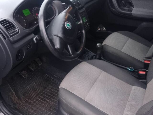 Черный Шкода Фабия, объемом двигателя 1.2 л и пробегом 189 тыс. км за 4800 $, фото 3 на Automoto.ua