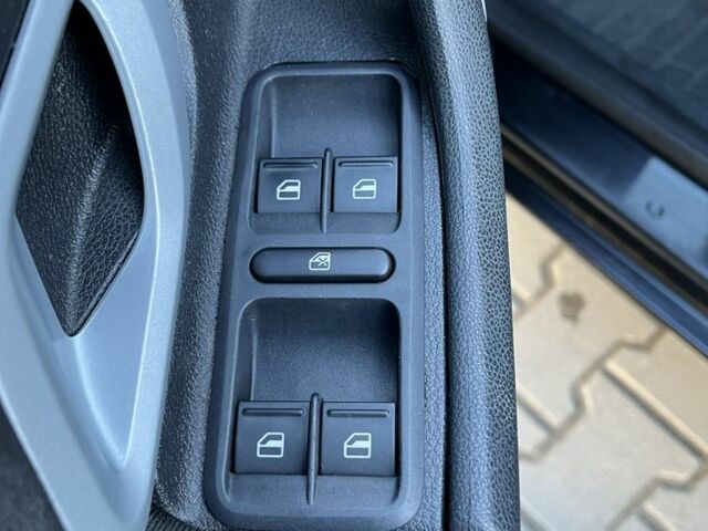 Черный Шкода Фабия, объемом двигателя 1.4 л и пробегом 226 тыс. км за 6100 $, фото 10 на Automoto.ua