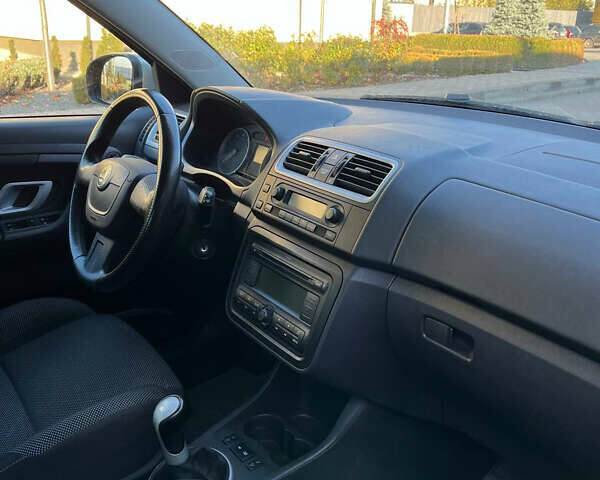 Черный Шкода Фабия, объемом двигателя 1.39 л и пробегом 226 тыс. км за 6100 $, фото 11 на Automoto.ua