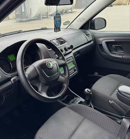 Черный Шкода Фабия, объемом двигателя 1.2 л и пробегом 257 тыс. км за 5600 $, фото 11 на Automoto.ua