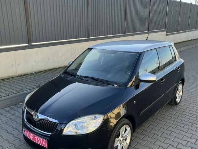 Черный Шкода Фабия, объемом двигателя 1.4 л и пробегом 226 тыс. км за 6100 $, фото 1 на Automoto.ua