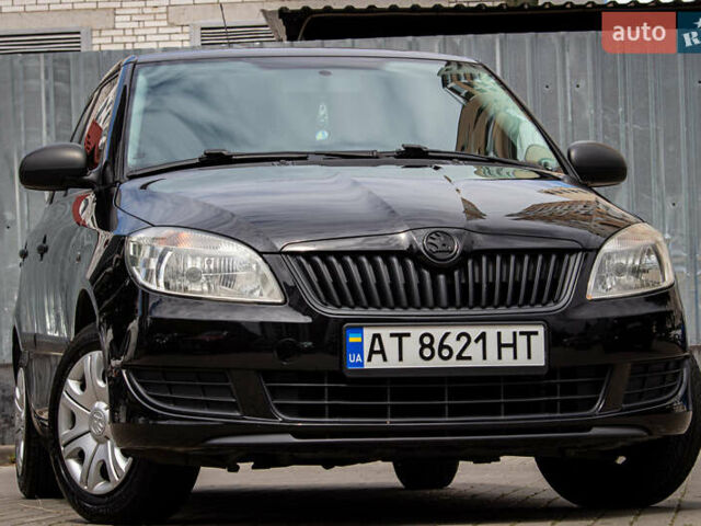 Черный Шкода Фабия, объемом двигателя 1.2 л и пробегом 144 тыс. км за 5500 $, фото 2 на Automoto.ua