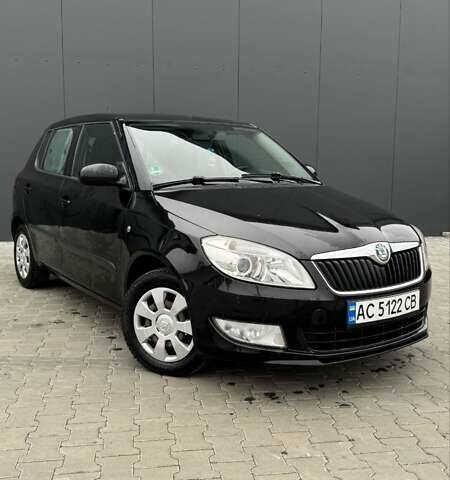Черный Шкода Фабия, объемом двигателя 1.2 л и пробегом 257 тыс. км за 5600 $, фото 1 на Automoto.ua