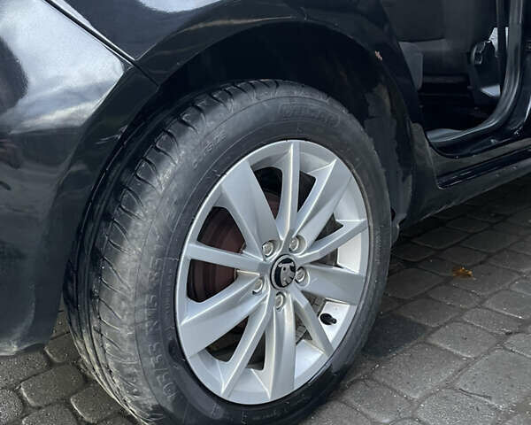 Черный Шкода Фабия, объемом двигателя 1.39 л и пробегом 224 тыс. км за 6300 $, фото 12 на Automoto.ua