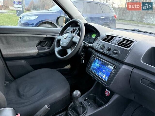 Черный Шкода Фабия, объемом двигателя 1.2 л и пробегом 176 тыс. км за 3999 $, фото 6 на Automoto.ua