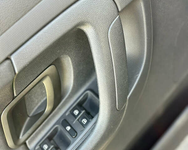 Черный Шкода Фабия, объемом двигателя 1.2 л и пробегом 209 тыс. км за 6300 $, фото 16 на Automoto.ua