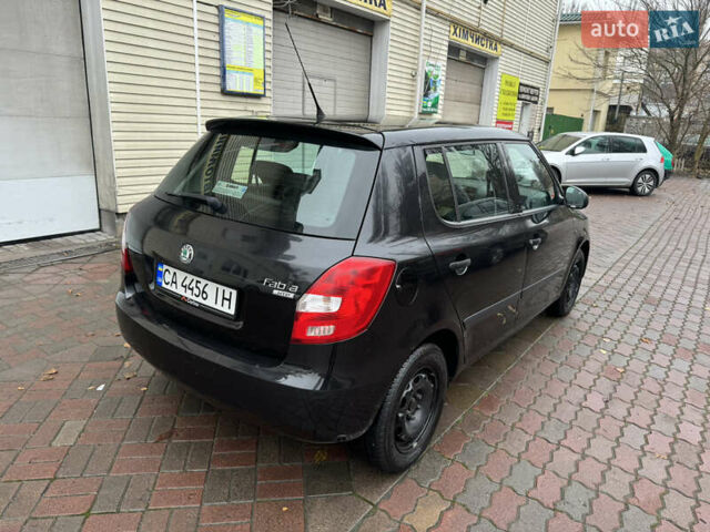 Черный Шкода Фабия, объемом двигателя 1.2 л и пробегом 266 тыс. км за 4400 $, фото 3 на Automoto.ua