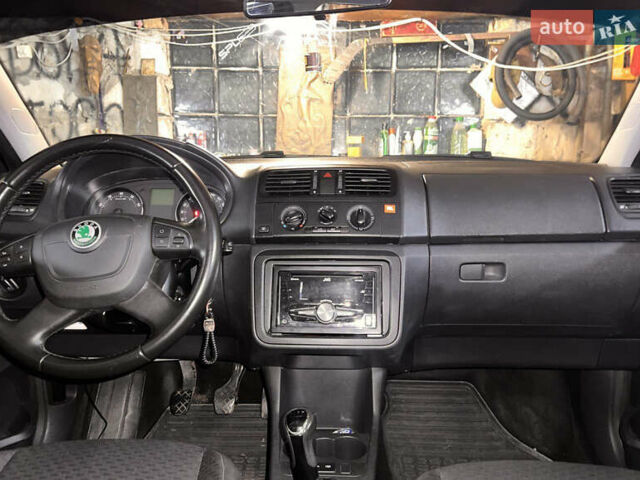 Черный Шкода Фабия, объемом двигателя 1.39 л и пробегом 169 тыс. км за 6500 $, фото 7 на Automoto.ua