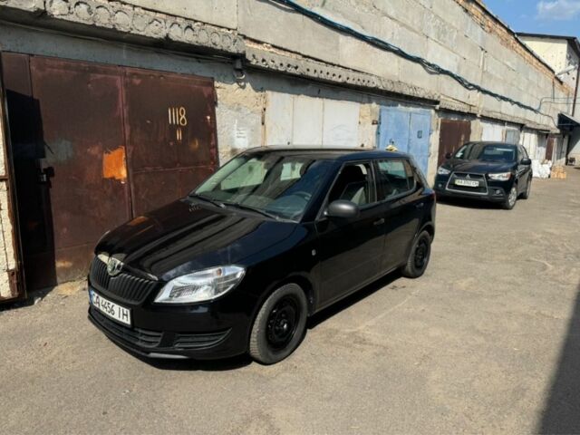 Черный Шкода Фабия, объемом двигателя 1.2 л и пробегом 266 тыс. км за 4400 $, фото 2 на Automoto.ua