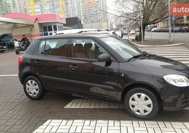 Черный Шкода Фабия, объемом двигателя 1.42 л и пробегом 320 тыс. км за 6100 $, фото 2 на Automoto.ua