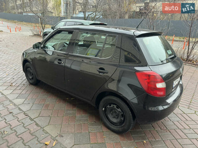 Черный Шкода Фабия, объемом двигателя 1.2 л и пробегом 266 тыс. км за 4400 $, фото 5 на Automoto.ua
