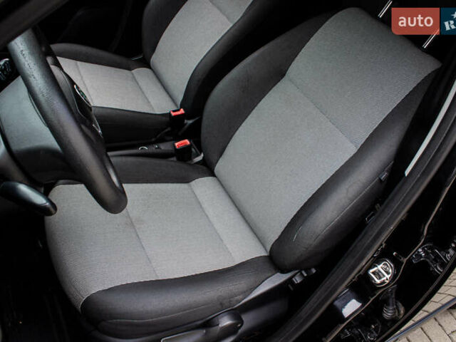 Черный Шкода Фабия, объемом двигателя 1.2 л и пробегом 144 тыс. км за 5300 $, фото 38 на Automoto.ua