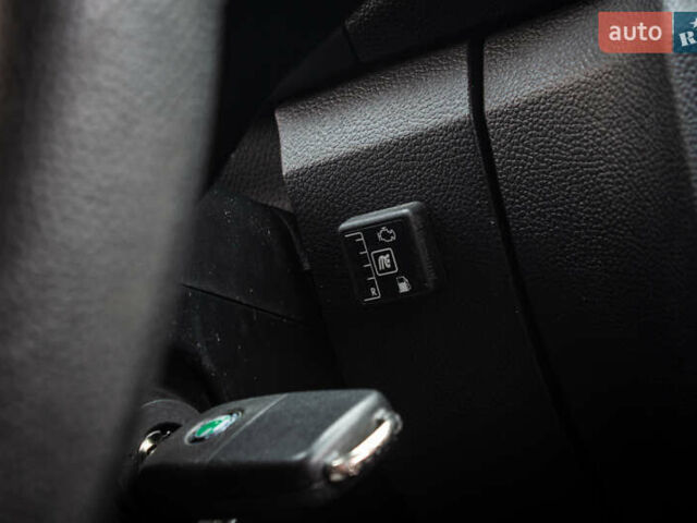 Черный Шкода Фабия, объемом двигателя 1.2 л и пробегом 144 тыс. км за 5300 $, фото 35 на Automoto.ua