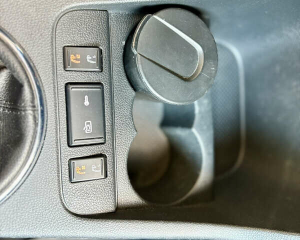 Черный Шкода Фабия, объемом двигателя 1.2 л и пробегом 209 тыс. км за 6300 $, фото 17 на Automoto.ua