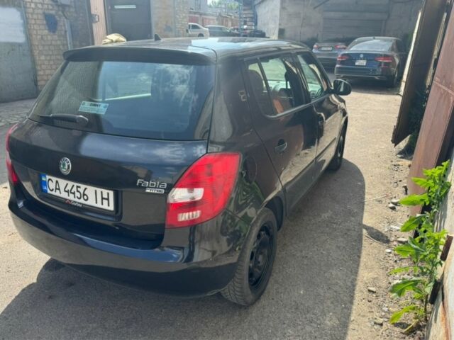 Черный Шкода Фабия, объемом двигателя 1.2 л и пробегом 266 тыс. км за 4400 $, фото 1 на Automoto.ua