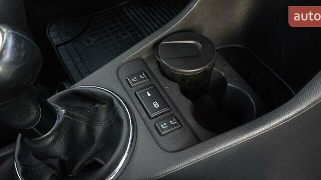 Черный Шкода Фабия, объемом двигателя 1.2 л и пробегом 209 тыс. км за 5900 $, фото 13 на Automoto.ua