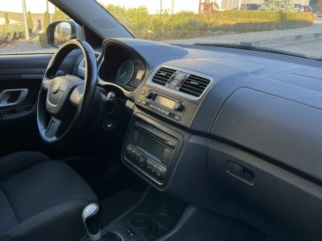 Черный Шкода Фабия, объемом двигателя 1.4 л и пробегом 226 тыс. км за 6100 $, фото 17 на Automoto.ua