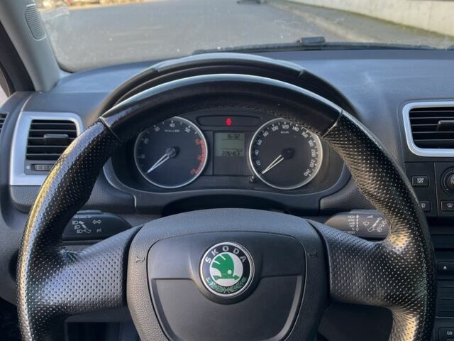 Черный Шкода Фабия, объемом двигателя 1.4 л и пробегом 226 тыс. км за 6100 $, фото 12 на Automoto.ua