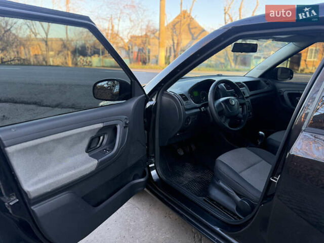 Чорний Шкода Фабія, об'ємом двигуна 1.2 л та пробігом 185 тис. км за 4900 $, фото 5 на Automoto.ua