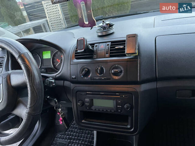 Черный Шкода Фабия, объемом двигателя 1.39 л и пробегом 224 тыс. км за 6300 $, фото 7 на Automoto.ua