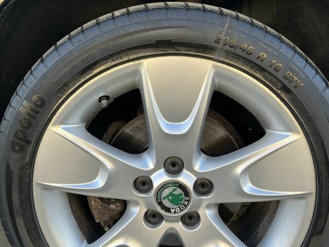 Черный Шкода Фабия, объемом двигателя 1.4 л и пробегом 226 тыс. км за 6100 $, фото 22 на Automoto.ua