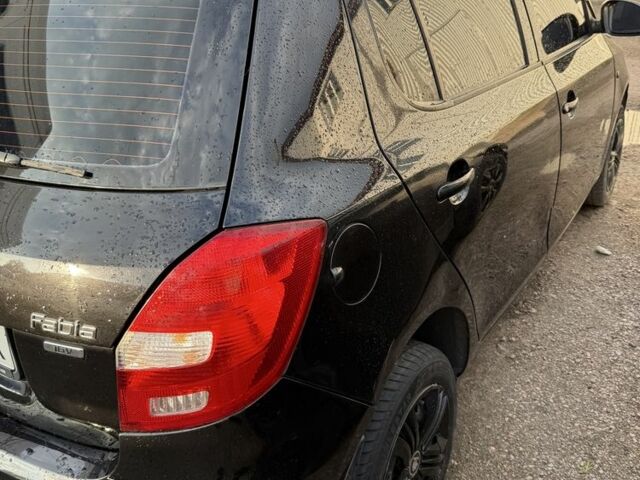 Черный Шкода Фабия, объемом двигателя 1.4 л и пробегом 250 тыс. км за 1950 $, фото 6 на Automoto.ua