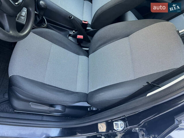 Черный Шкода Фабия, объемом двигателя 1.2 л и пробегом 118 тыс. км за 5000 $, фото 14 на Automoto.ua