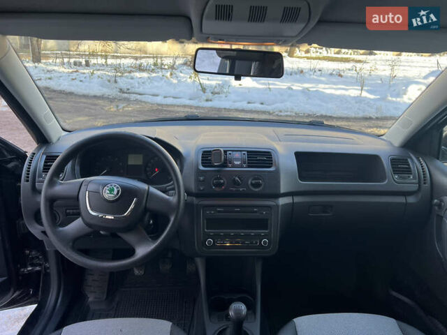 Черный Шкода Фабия, объемом двигателя 1.2 л и пробегом 118 тыс. км за 5000 $, фото 13 на Automoto.ua