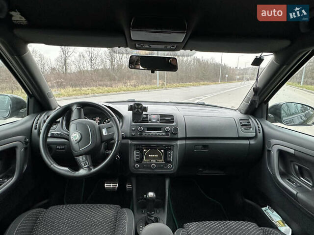 Черный Шкода Фабия, объемом двигателя 1.4 л и пробегом 239 тыс. км за 9800 $, фото 7 на Automoto.ua