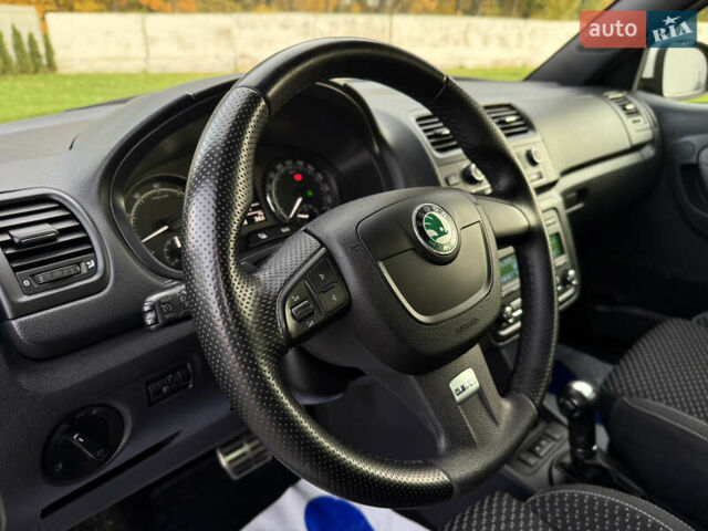 Черный Шкода Фабия, объемом двигателя 1.4 л и пробегом 199 тыс. км за 8299 $, фото 19 на Automoto.ua