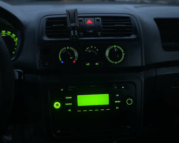 Черный Шкода Фабия, объемом двигателя 1.2 л и пробегом 400 тыс. км за 3800 $, фото 30 на Automoto.ua