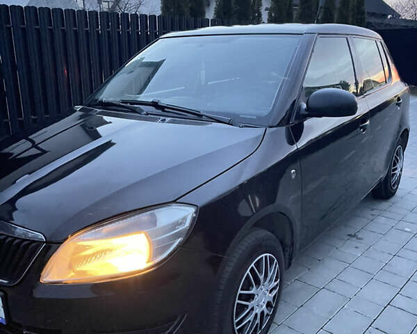 Черный Шкода Фабия, объемом двигателя 1.2 л и пробегом 400 тыс. км за 3800 $, фото 5 на Automoto.ua