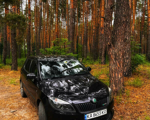 Черный Шкода Фабия, объемом двигателя 1.4 л и пробегом 230 тыс. км за 8500 $, фото 1 на Automoto.ua