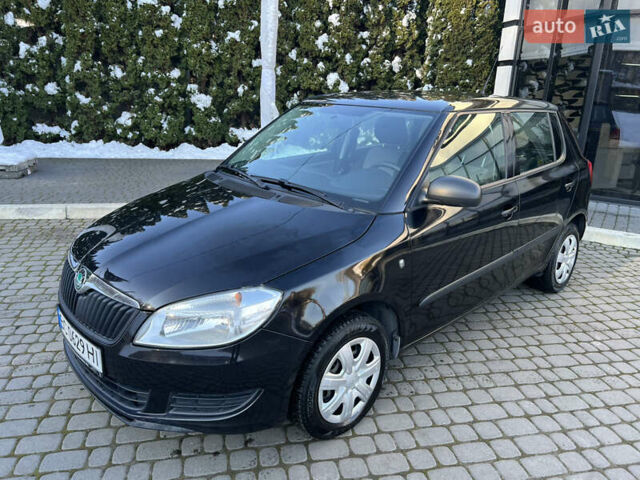 Черный Шкода Фабия, объемом двигателя 1.2 л и пробегом 118 тыс. км за 5000 $, фото 1 на Automoto.ua