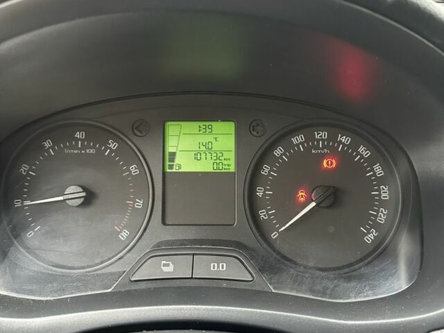 Чорний Шкода Фабія, об'ємом двигуна 1.2 л та пробігом 107 тис. км за 5500 $, фото 6 на Automoto.ua