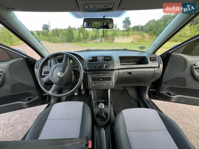 Черный Шкода Фабия, объемом двигателя 1.2 л и пробегом 101 тыс. км за 5500 $, фото 17 на Automoto.ua