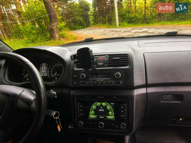 Черный Шкода Фабия, объемом двигателя 1.4 л и пробегом 230 тыс. км за 8500 $, фото 11 на Automoto.ua