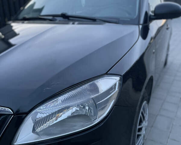 Черный Шкода Фабия, объемом двигателя 1.2 л и пробегом 400 тыс. км за 3800 $, фото 6 на Automoto.ua