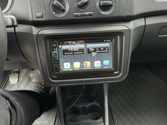 Чорний Шкода Фабія, об'ємом двигуна 1.2 л та пробігом 107 тис. км за 5500 $, фото 5 на Automoto.ua