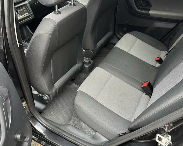 Чорний Шкода Фабія, об'ємом двигуна 1.2 л та пробігом 107 тис. км за 5500 $, фото 13 на Automoto.ua