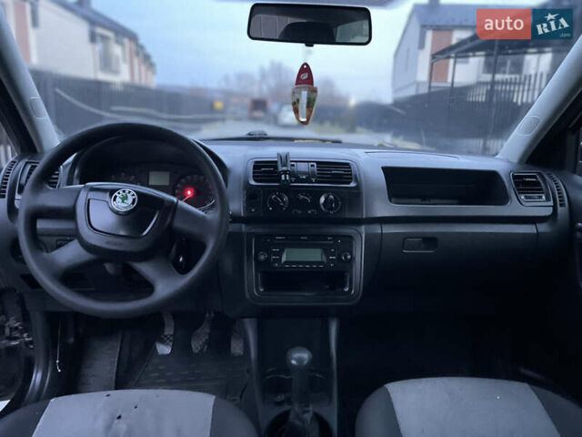 Черный Шкода Фабия, объемом двигателя 1.2 л и пробегом 400 тыс. км за 3800 $, фото 33 на Automoto.ua
