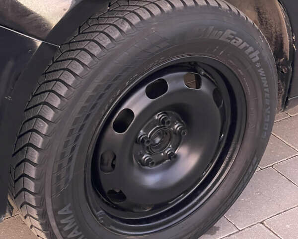 Черный Шкода Фабия, объемом двигателя 1.2 л и пробегом 240 тыс. км за 3899 $, фото 33 на Automoto.ua