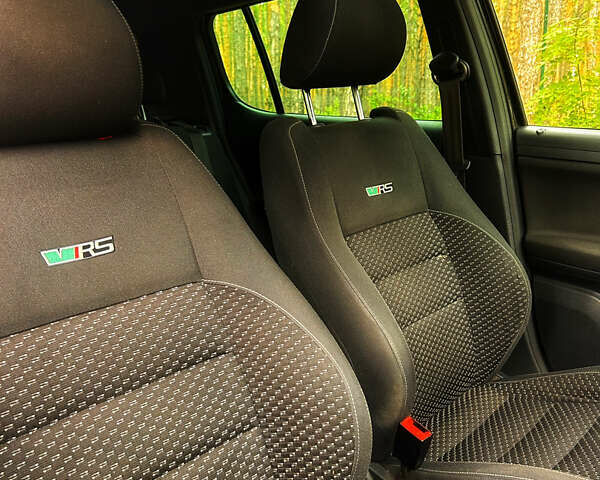 Черный Шкода Фабия, объемом двигателя 1.4 л и пробегом 230 тыс. км за 8500 $, фото 7 на Automoto.ua