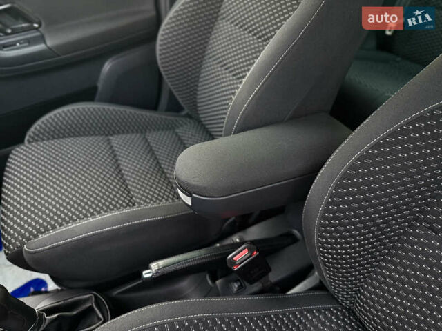 Черный Шкода Фабия, объемом двигателя 1.4 л и пробегом 199 тыс. км за 8299 $, фото 20 на Automoto.ua